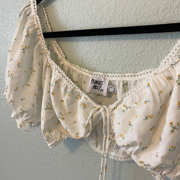 Cropped Princess Polly Cottage Core Tie Front Top - Picture 4 of 4